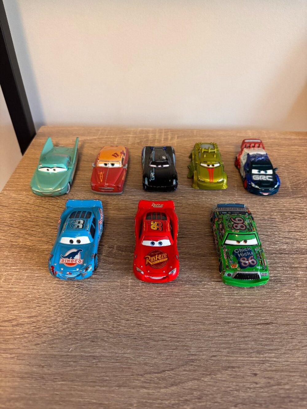 Disney Pixars Cars Diecast 1:55 Toy Lot of 8 Lightening McQueen Dinoco Flo